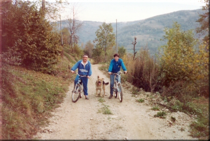 cane si accoda al gruppo e ci fa da mascotte 