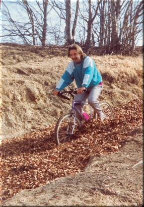 Escursione 25 febbraio 1990 4 mare di foglie attraversato in MTB